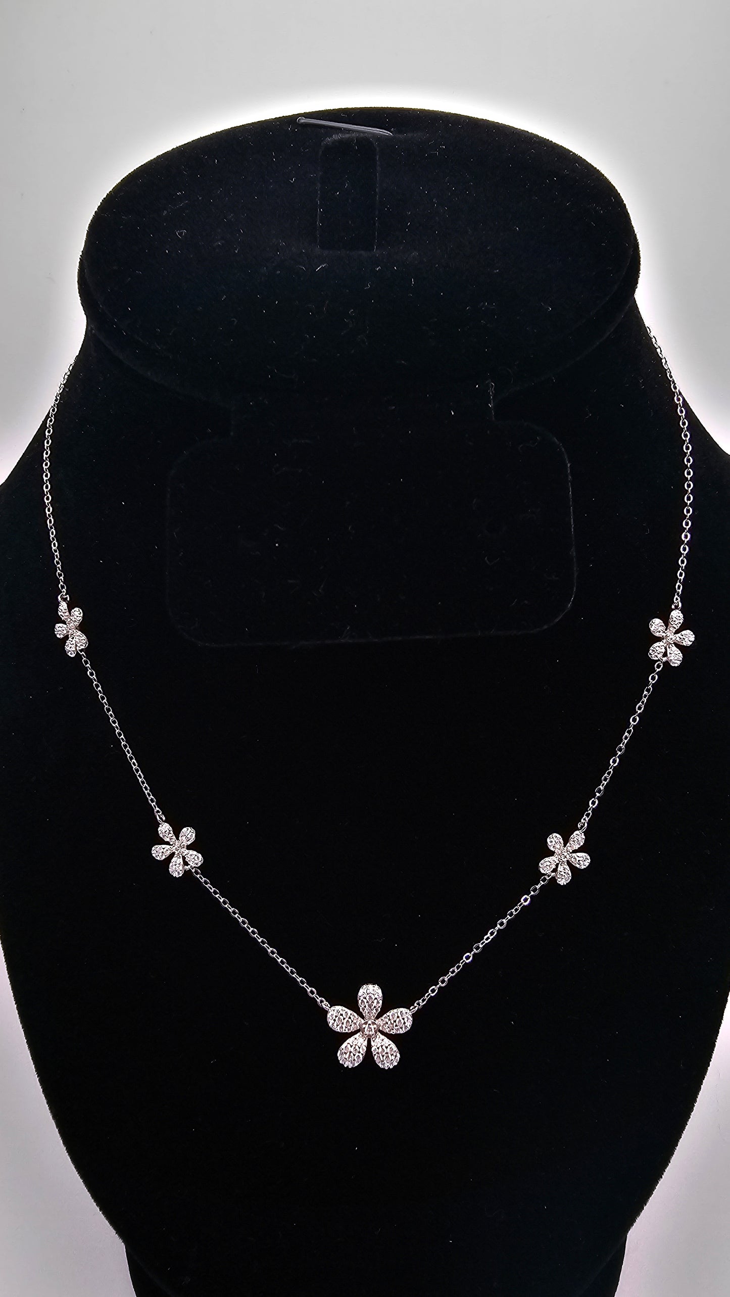 Elegant Daisy Blossom Necklace | 925 Silver
