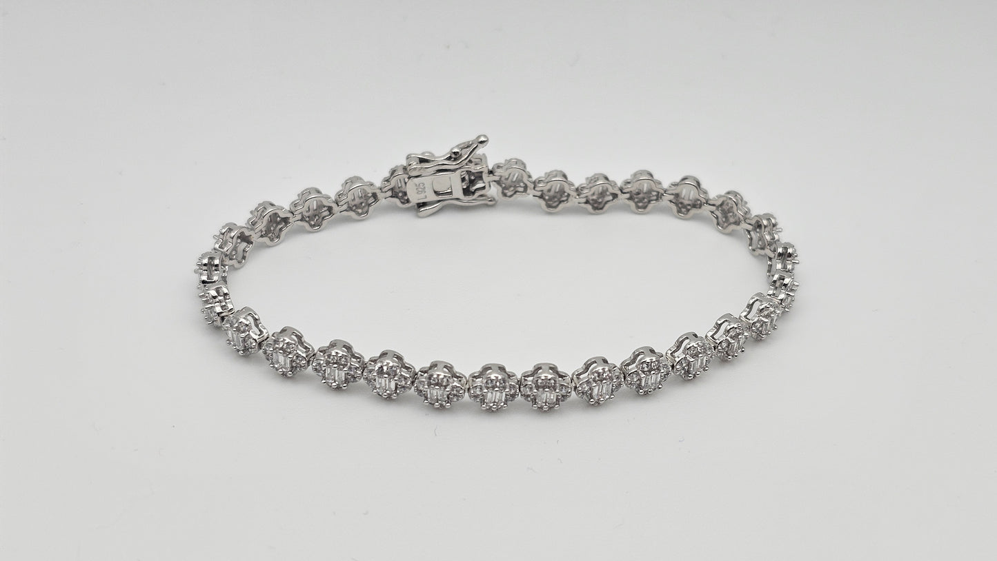 Clover Shaped Crystal Bracelet – 7" | 925 Silver