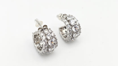 Huggie hoops in 925 Silver, dainty, swarvoski crystals