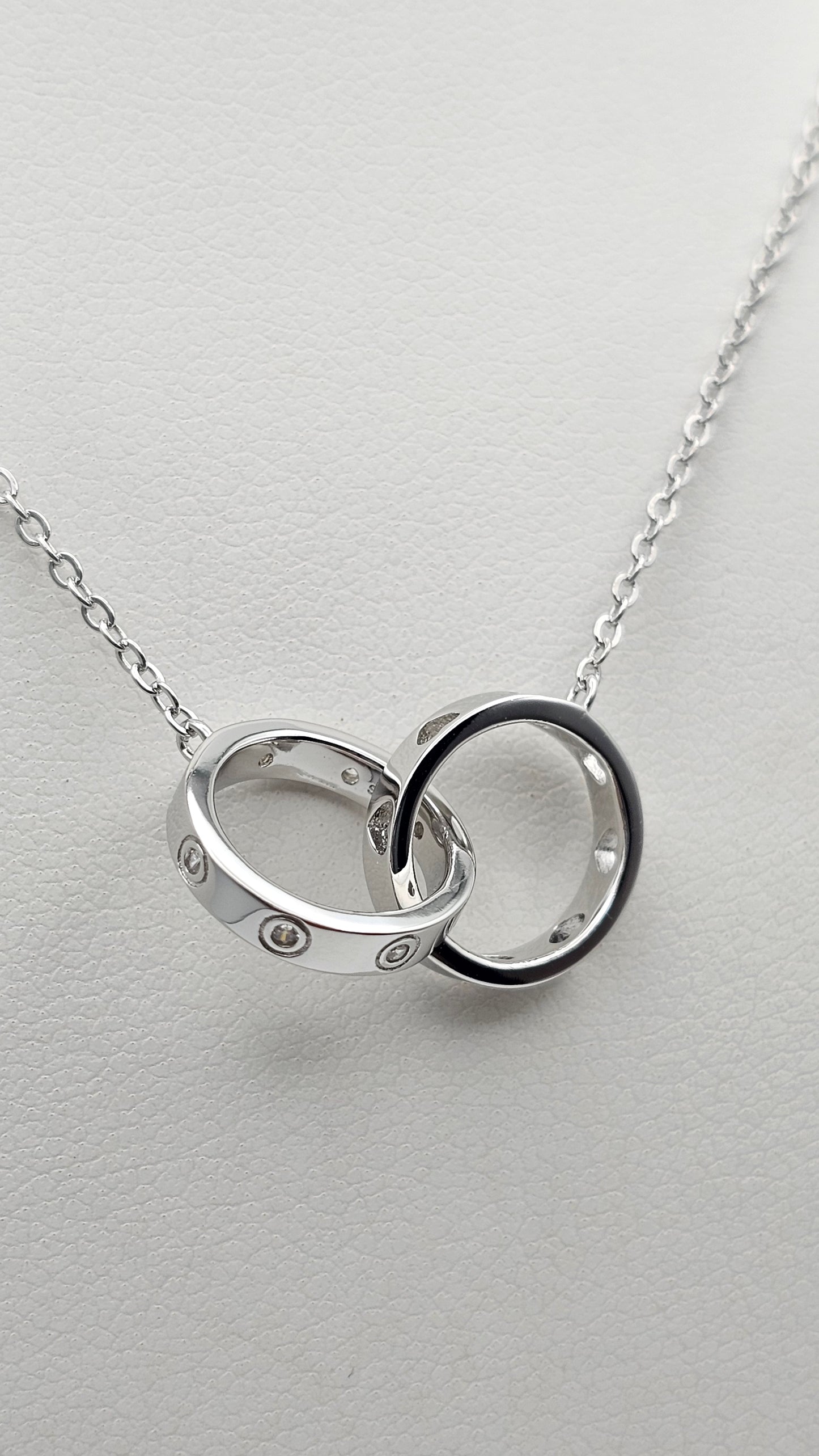 Dainty interlocked ring pendant , 925 Silver