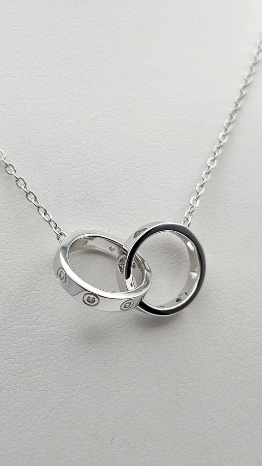 Dainty interlocked ring pendant , 925 Silver