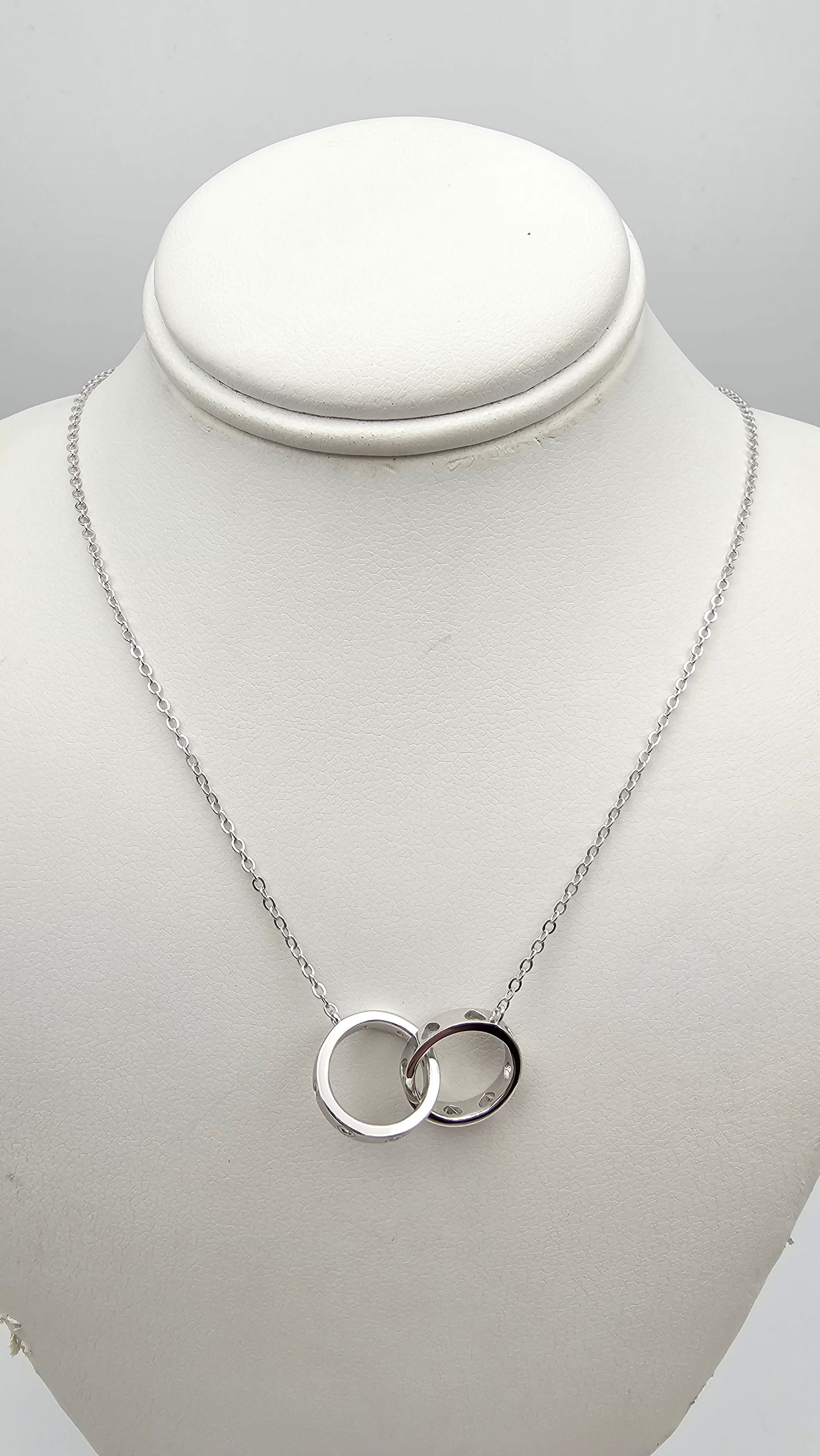 Dainty interlocked ring pendant , 925 Silver